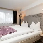 Grauzone Casa de hóspedes 4*