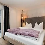 Casa de hóspedes Grauzone 4*