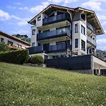 Grauzone 4*