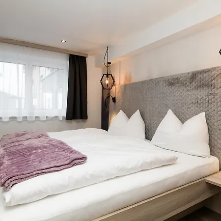 Grauzone Pensionat 4*