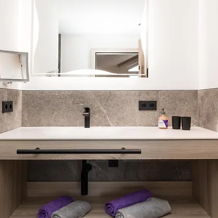 Grauzone Pensionat 4*